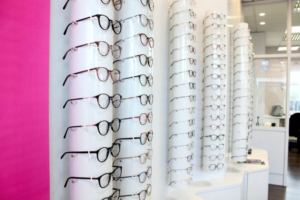 Auswahl an Brillen bei Optik Frerich in Neubeckum